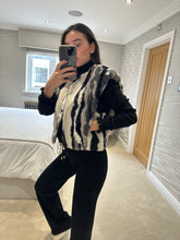Load image into Gallery viewer, Chaud Gilet - BLACK - POST DATE February
