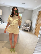 Load image into Gallery viewer, VENETIAN ~ JACKET POST
