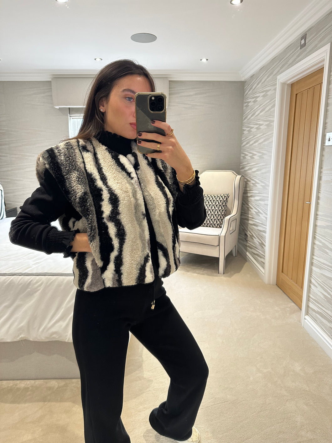 Chaud Gilet - BLACK - POST DATE February