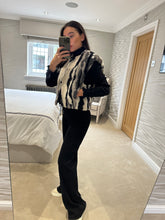 Load image into Gallery viewer, Chaud Gilet - BLACK - POST DATE February
